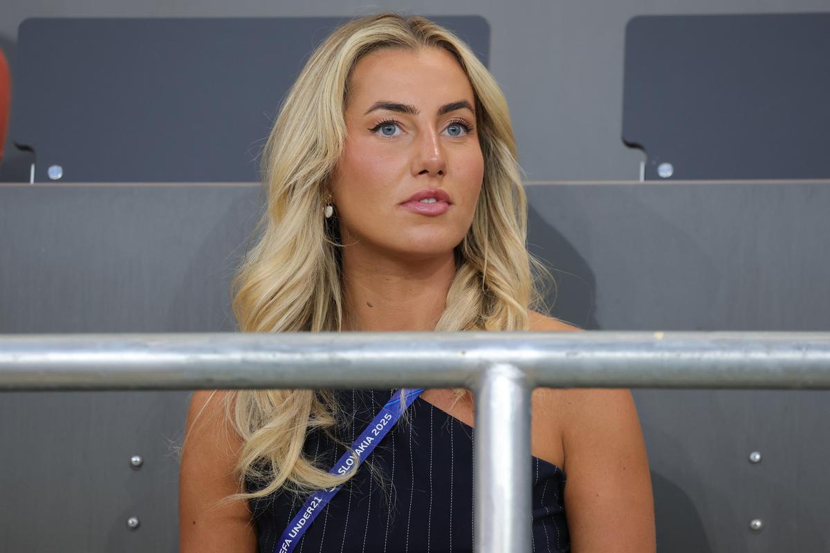 Jurnalista care a încins atmosfera în Slovacia! Cum a apărut blonda la Euro U21
