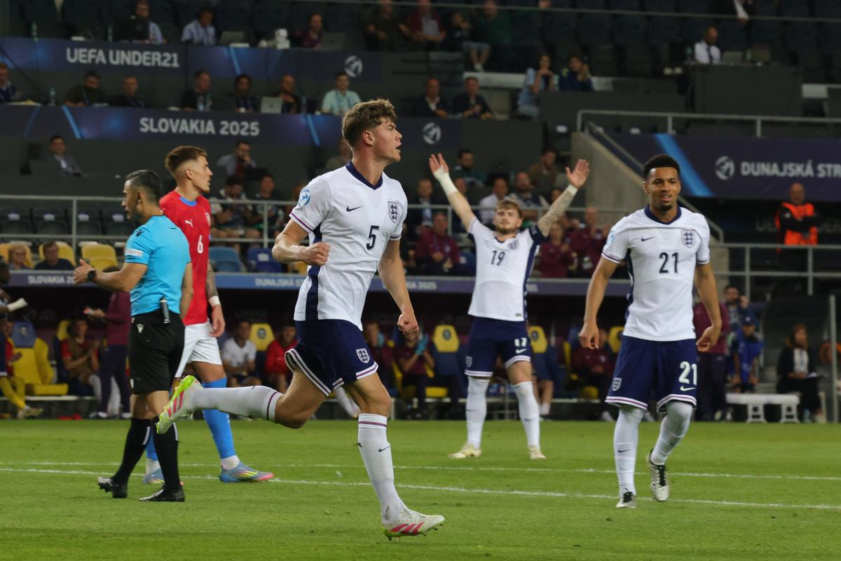 Anglia, victorie de control în partida de debut de la Euro U21: cehii au luptat, însă „The Three Lions” vor să-și păstreze trofeul