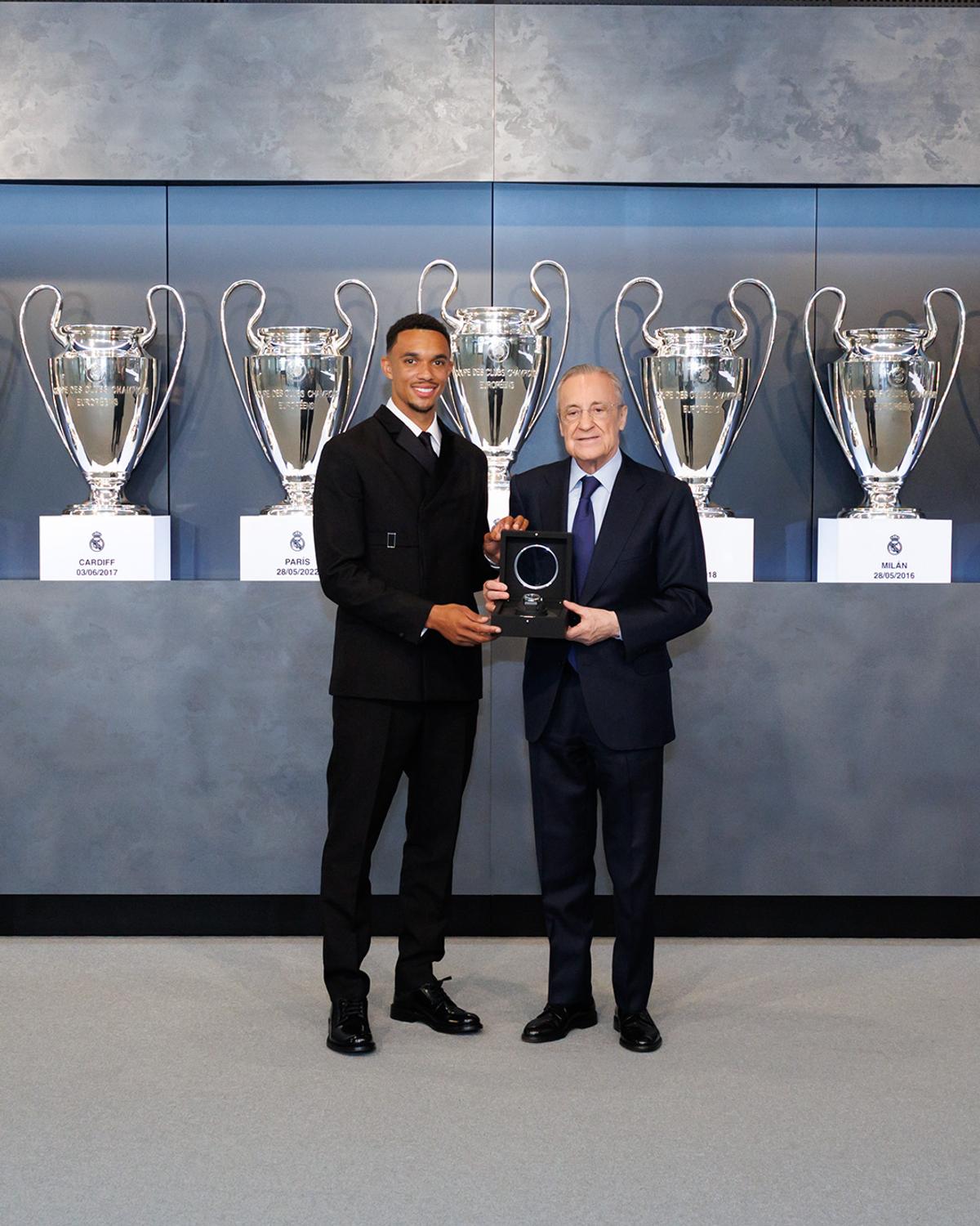Trent Alexander-Arnold, prezentat oficial la Real Madrid » Internaționalul englez a fost însoțit de iubita sa superbă