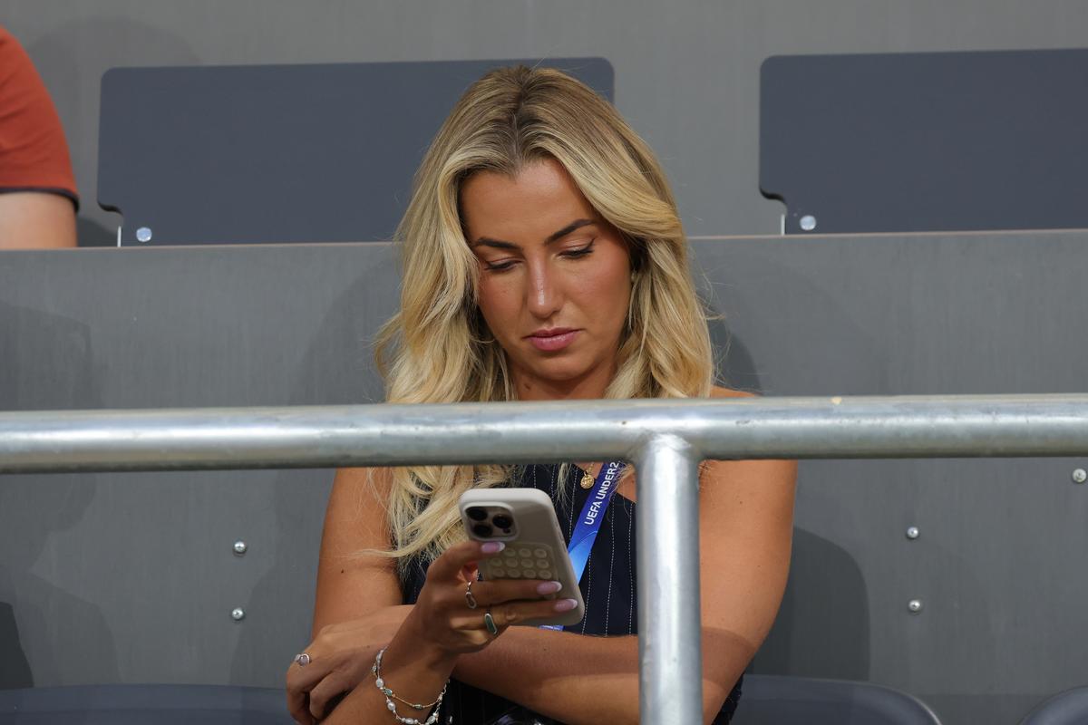 Jurnalista care a încins atmosfera în Slovacia! Cum a apărut blonda la Euro U21