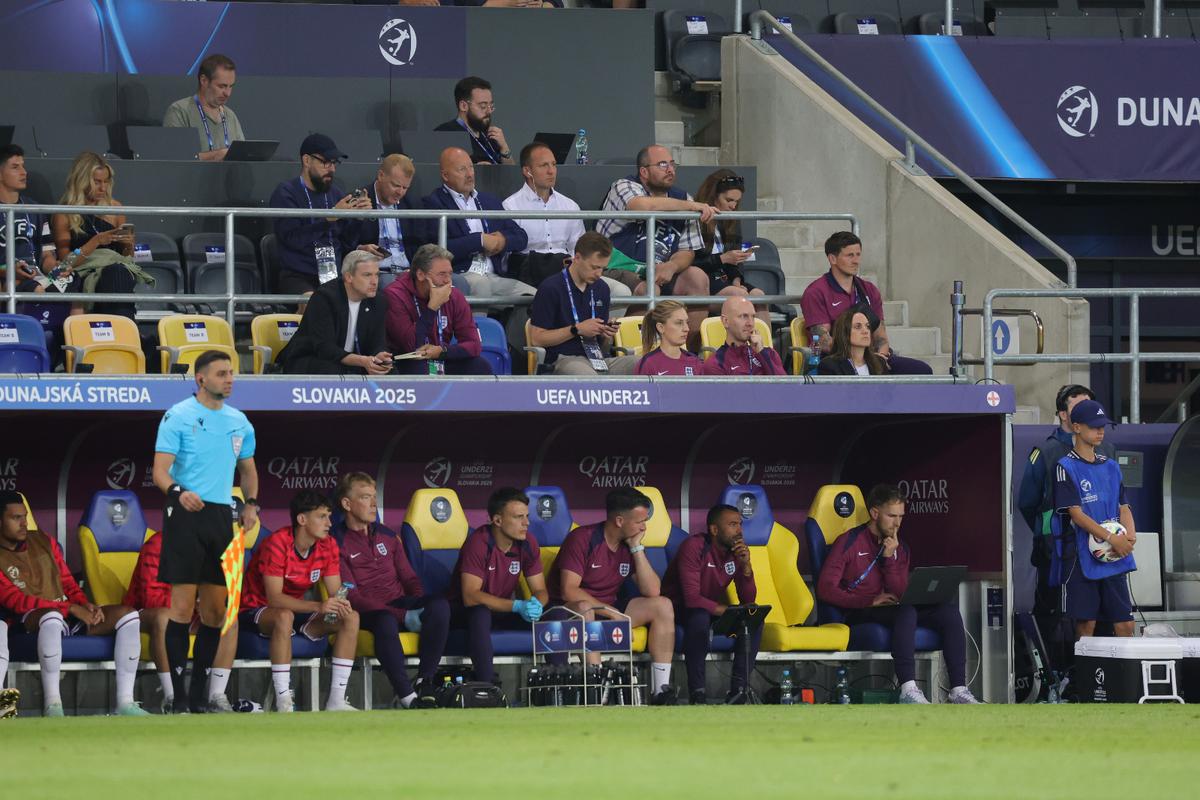 Marele Ashley Cole le-a vorbit reporterilor despre starul în ascensiune al Angliei: „Devine un jucător de top!”