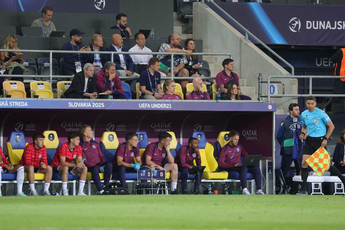 Marele Ashley Cole le-a vorbit reporterilor despre starul în ascensiune al Angliei: „Devine un jucător de top!”