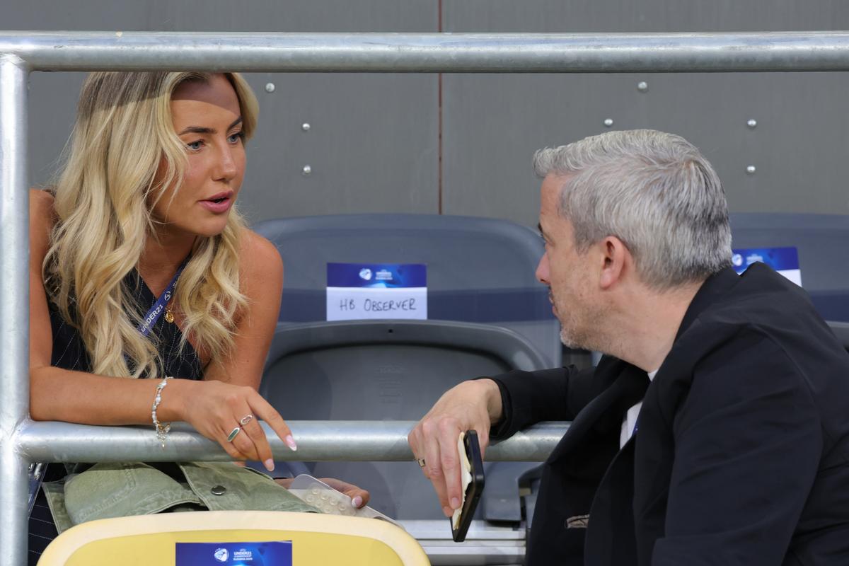 Jurnalista care a încins atmosfera în Slovacia! Cum a apărut blonda la Euro U21