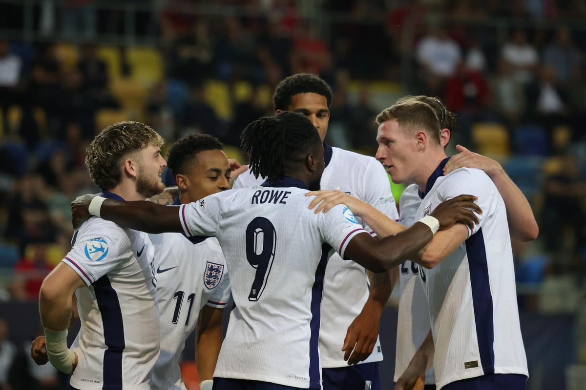 Anglia, victorie de control în partida de debut de la Euro U21: cehii au luptat, însă „The Three Lions” vor să-și păstreze trofeul