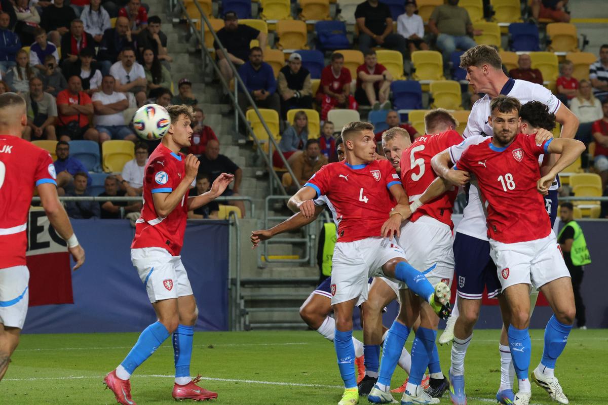 Anglia, victorie de control în partida de debut de la Euro U21: cehii au luptat, însă „The Three Lions” vor să-și păstreze trofeul