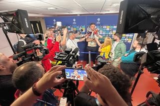 Două lumi separate de un panou » Ce m-a surprins în culise, după România U21 - Italia