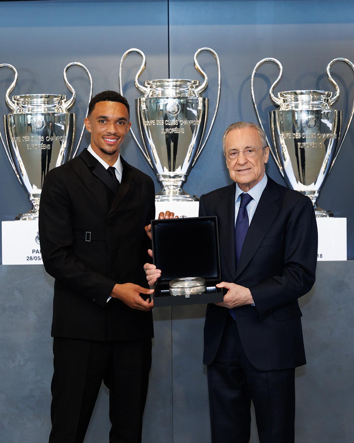 Starul dorit de Real Madrid a trecut peste despărțire! A lăsat-o pe fata lui Jude Law, iar noua iubită a fost răsfățată cu o vacanță de lux