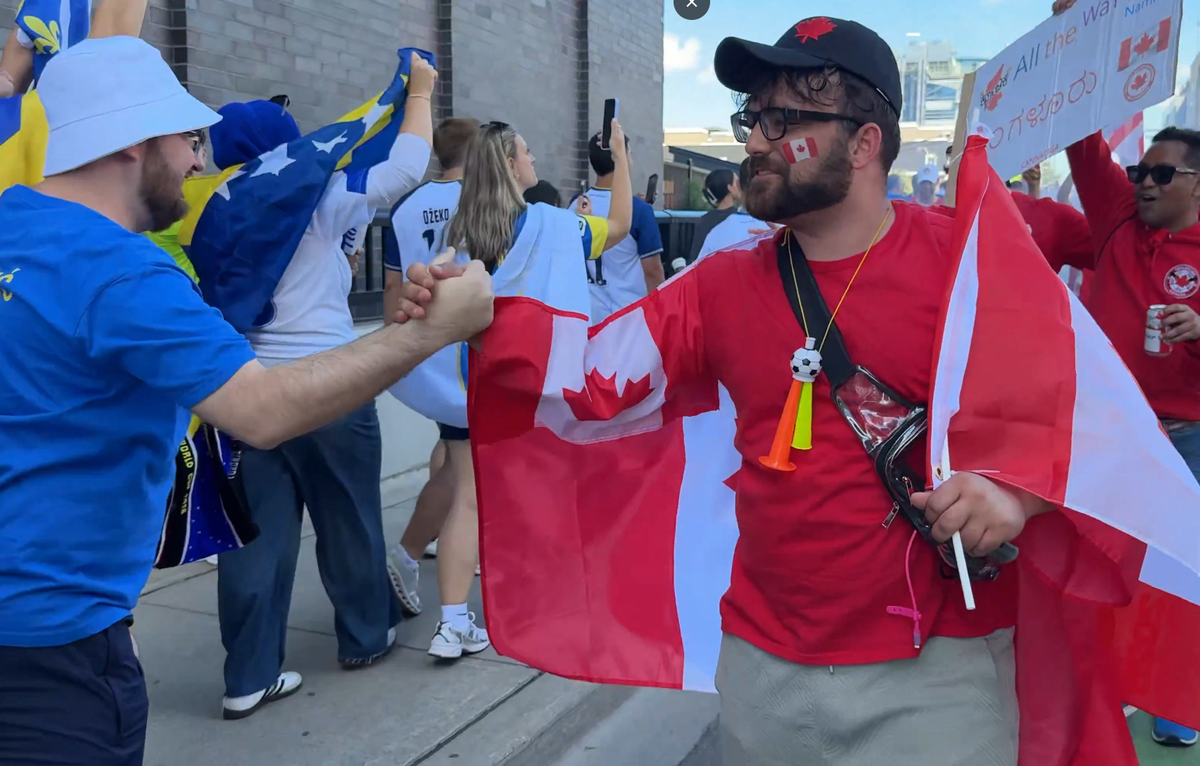 Fanii înainte de Canada - Bosnia