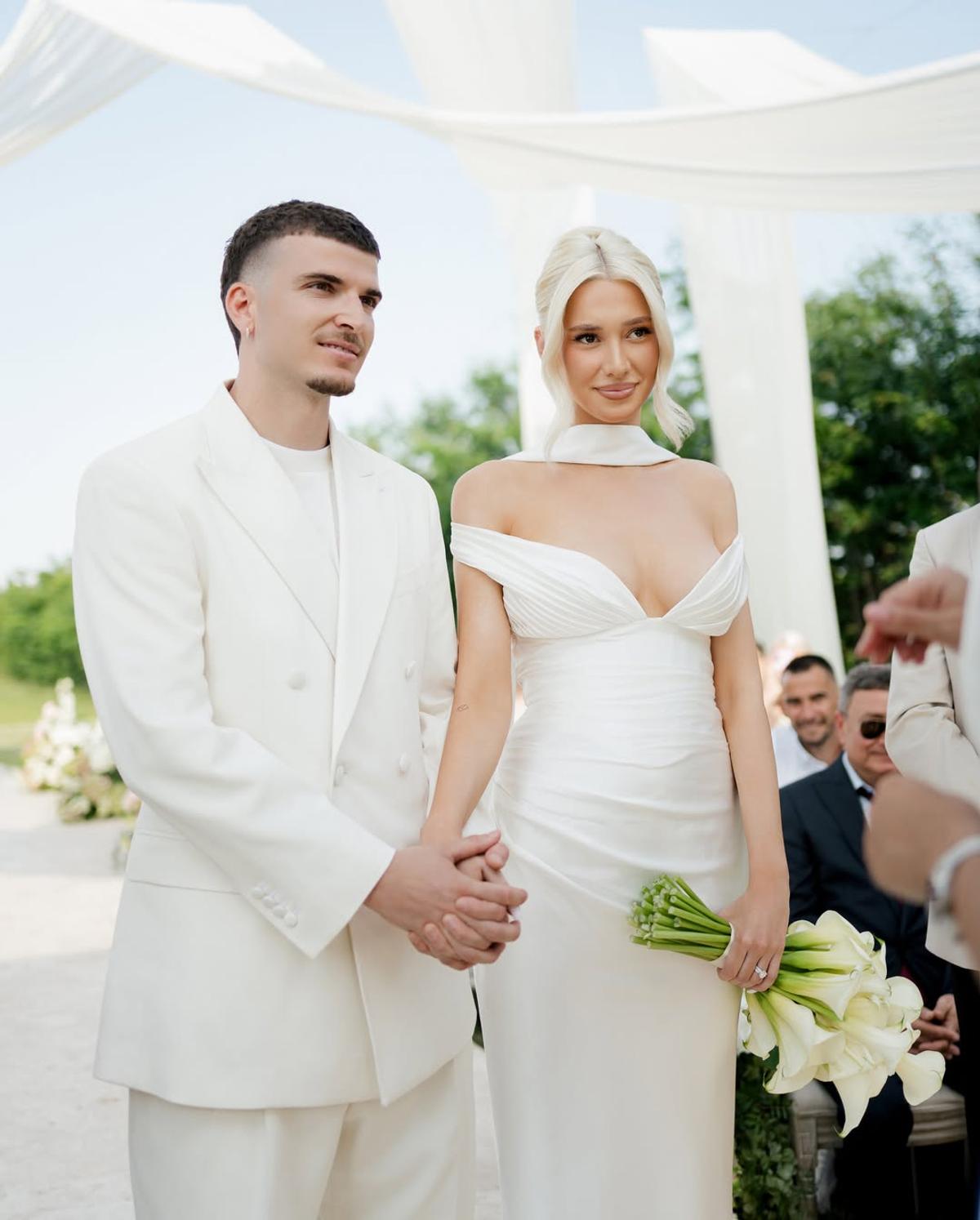 Fotbalistul din naționala lui Hagi s-a căsătorit cu Ami » Imagini de la eveniment