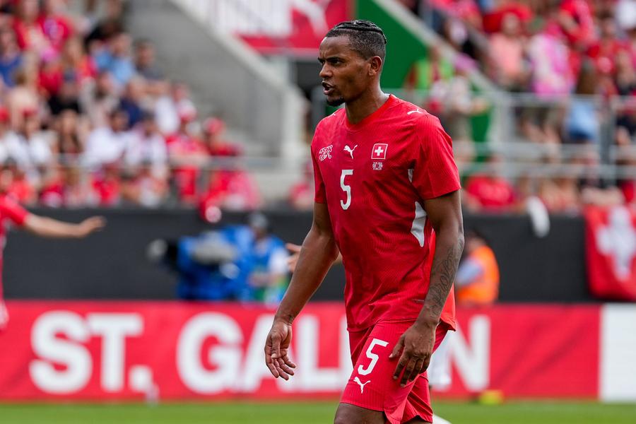 Manuel Akanji Cei mai inteligenți fotbaliști de la Campionatul Mondial » Unul a absolvit Harvard, altul vorbește nouă limbi!