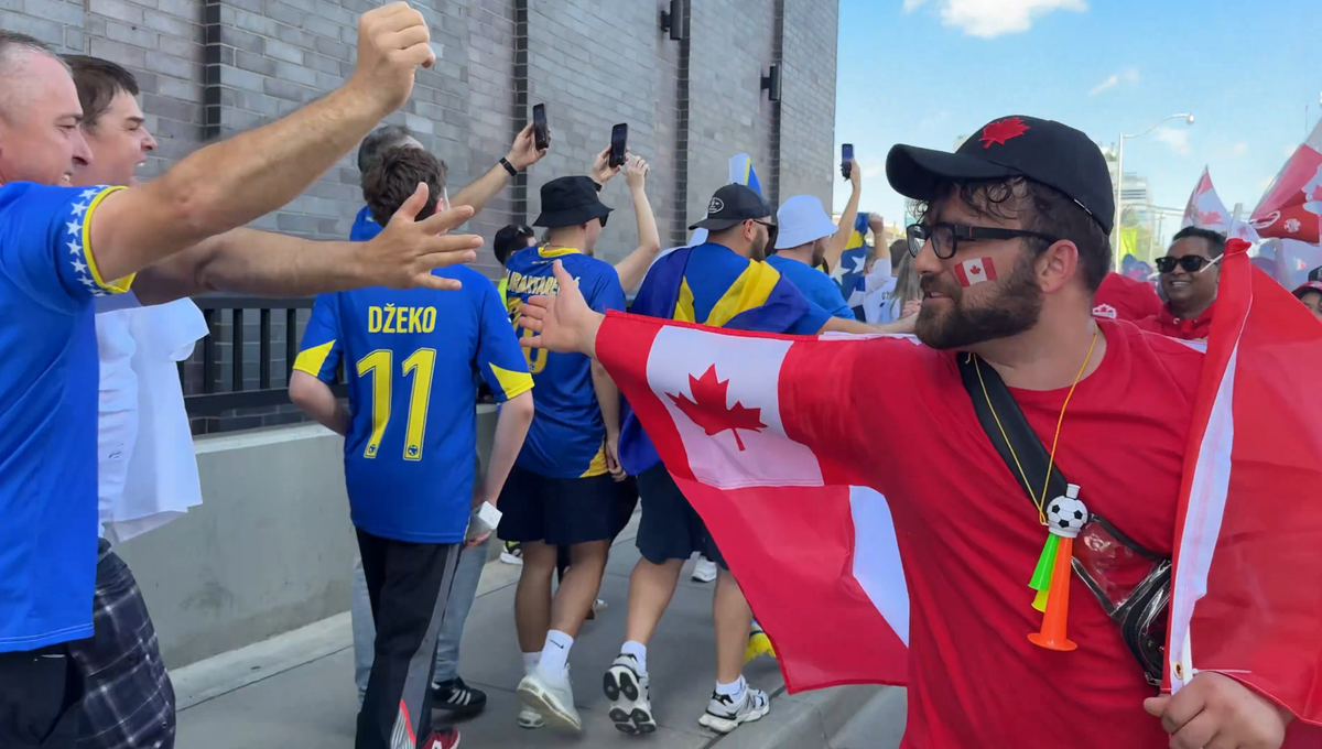 Fanii înainte de Canada - Bosnia