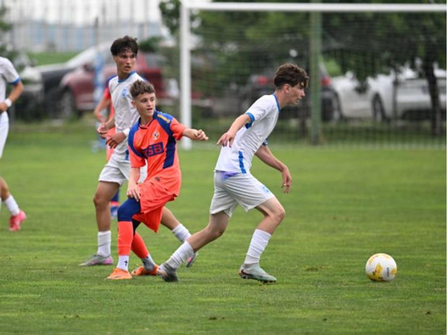 Trofeu pentru FCSB! Universitatea Craiova a condus, dar a pierdut finala » A jucat și fiul lui Pintilii