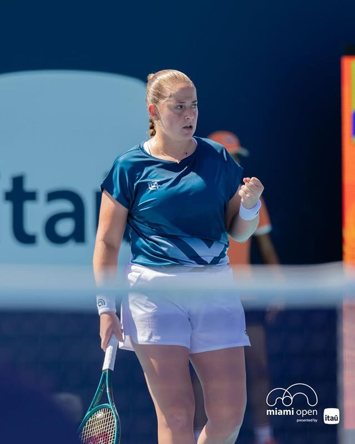 Marea rivală a Simonei Halep, de nerecunoscut pe plajele din Grecia