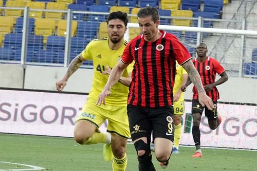 Bogdan Stancu (dreapta) a marcat 14 goluri în acest sezon pentru Genclerbirligi // foto: Facebook @ Genclerbirligi Spor Kulubu