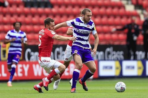 George Pușcaș (dreapta) a marcat în Charlton - Reading 0-1 // foto: readingfc.co.uk