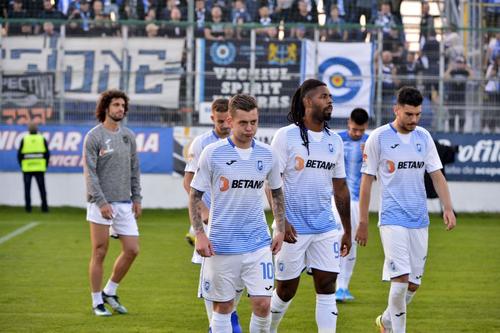 Carlos Fortes (al doilea din dreapta) a plecat de la Universitatea Craiova