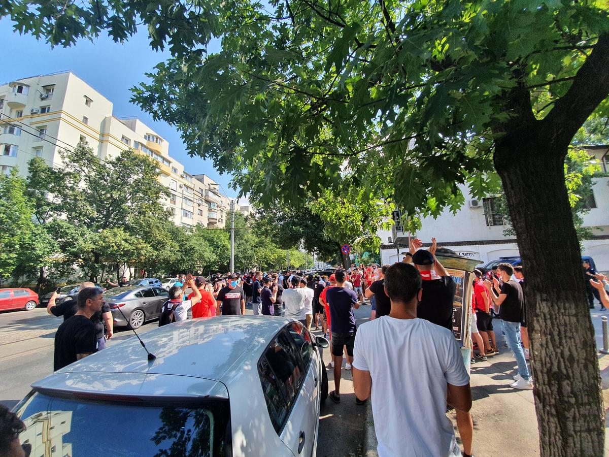 DINAMO - POLI IAȘI. VIDEO + FOTO Fanii lui Dinamo fac totul pentru victoria în fața lui Rednic! Ce se întâmplă la Săftica