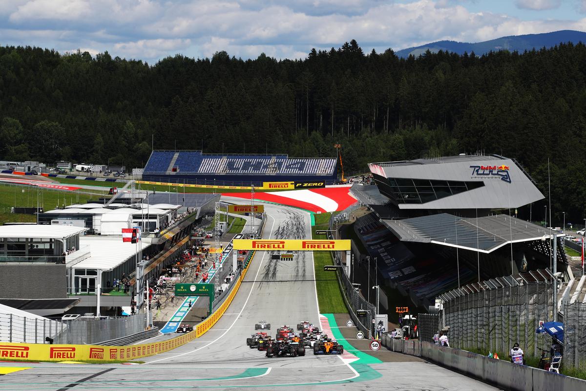 FOTO » MP al Stiriei (Austria): Hamilton, victorie fără emoții, după ce piloții Ferrari s-au sabotat la start! Cum arată podiumul