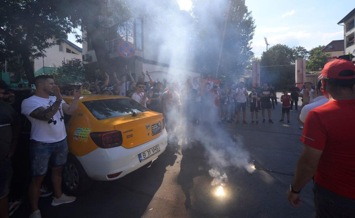DINAMO - POLI IAȘI. VIDEO + FOTO Fanii lui Dinamo au greșit intrarea: momente comice în „Ștefan cel Mare”