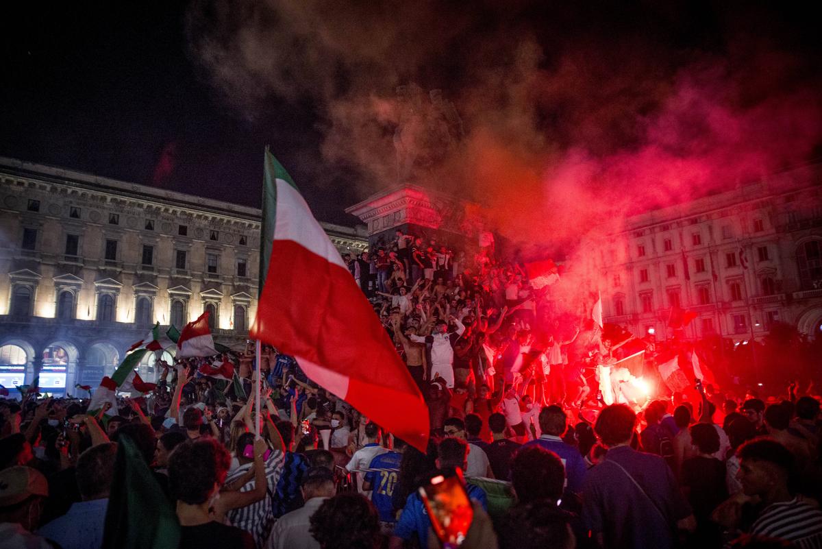 Italieni au făcut noapte albă după succesul de la EURO 2020! Nebunie pe străzile din peninsulă