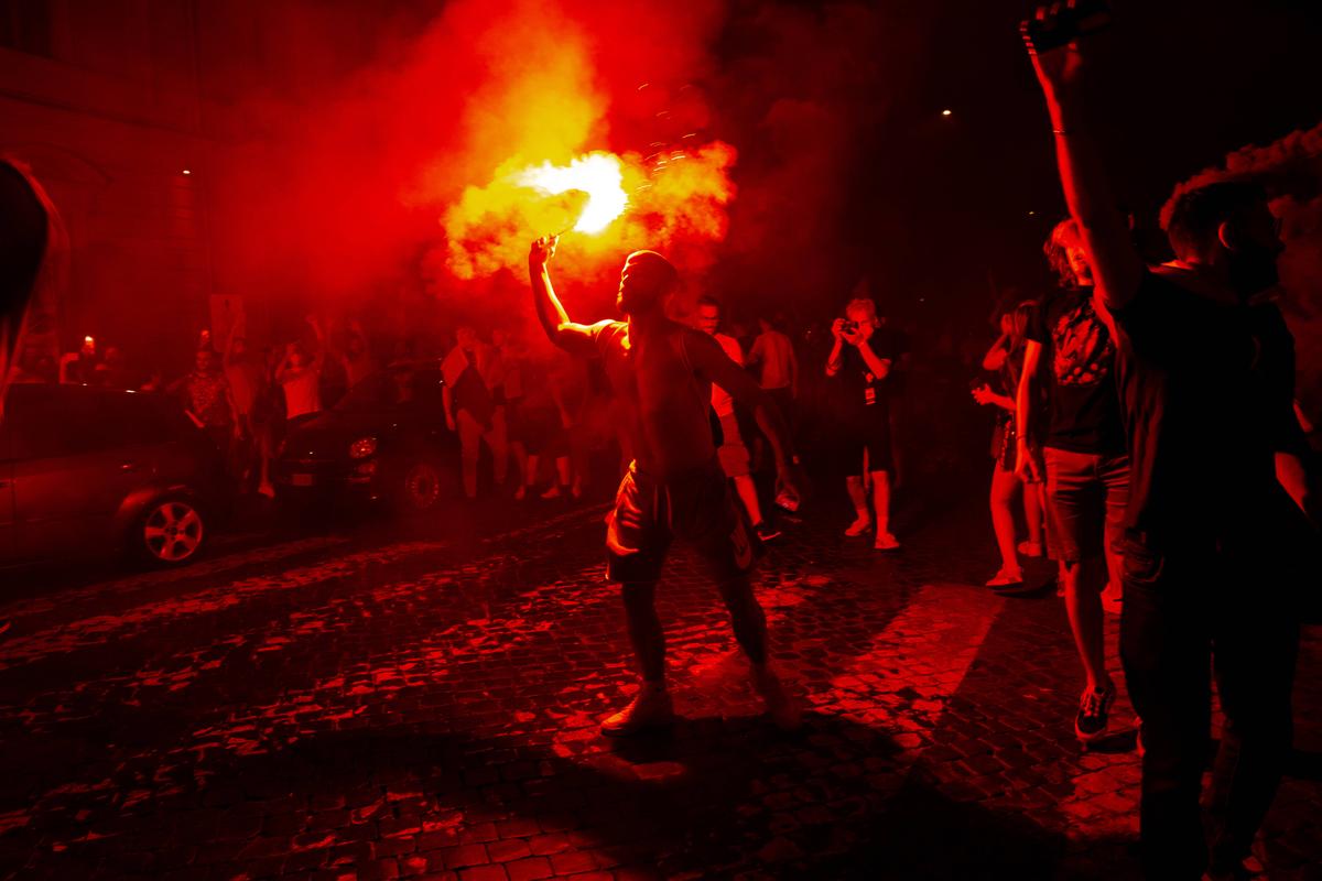 Fani italieni sărbătorind câștigarea EURO 2020
