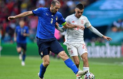 Superlativele EURO 2020 » Au fost aleși cei mai buni jucători ai turneului, iar Cosmin Contra a făcut parte din comisie