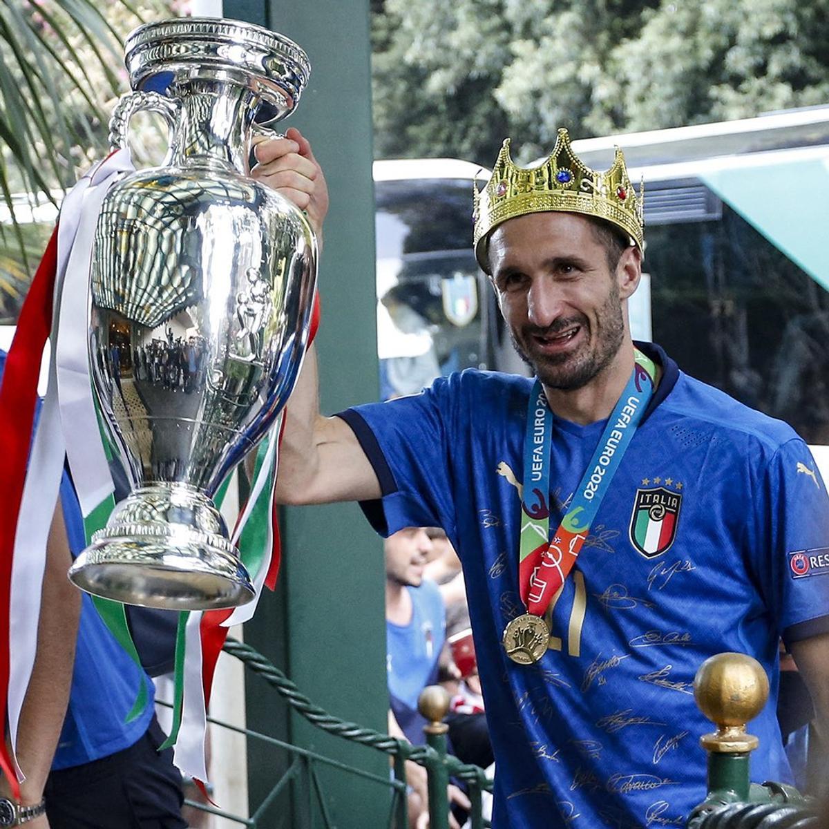 A ajuns acasă! Italienii au revenit în țară cu trofeul EURO 2020 și au fost așteptați de fani la aeroport