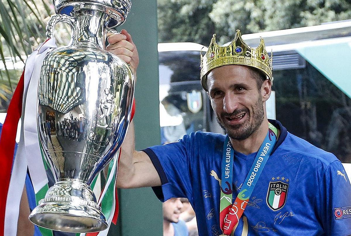 A ajuns acasă! Italienii au revenit în țară cu trofeul EURO 2020 și au fost așteptați de fani la aeroport