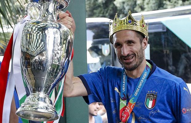 A ajuns acasă! Italienii au revenit în țară cu trofeul EURO 2020 și au fost așteptați de fani la aeroport