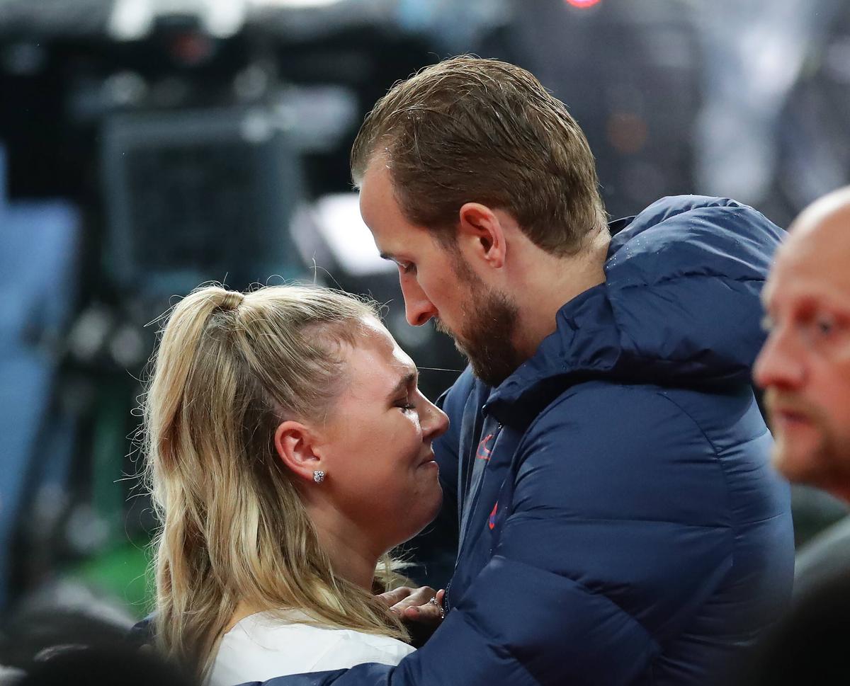Imagini emoționante » Harry Kane și-a consolat soția în lacrimi după ce Anglia a pierdut EURO 2020: „Acest eșec ne va urmări multă vreme”