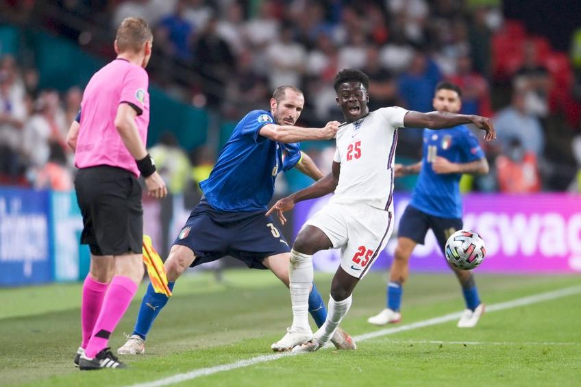 Faultul comis de Giorgio Chiellini asupra lui Saka în Italia - Anglia // foto: Guliver/gettyimages