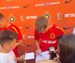 FCSB și-a prezentat noul echipament în fața a sute de oameni » MM Stoica, euforic: „Unii și-ar dori să aibă pe stadion audiența pe care noi o avem aici pe mall”. Cele mai tari imagini de la eveniment