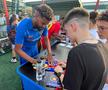 FCSB și-a prezentat noul echipament în fața a sute de oameni » MM Stoica, euforic: „Unii și-ar dori să aibă pe stadion audiența pe care noi o avem aici pe mall”. Cele mai tari imagini de la eveniment