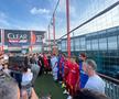 FCSB și-a prezentat noul echipament în fața a sute de oameni » MM Stoica, euforic: „Unii și-ar dori să aibă pe stadion audiența pe care noi o avem aici pe mall”. Cele mai tari imagini de la eveniment