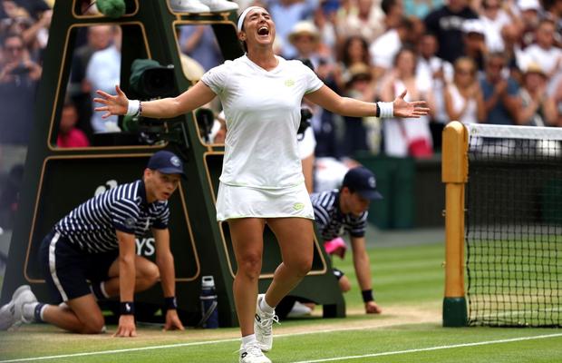 Ons Jabeur și-a luat revanșa! » A câștigat în trei seturi în fața campioanei en titre, Elena Rybakina, și merge în semifinale la Wimbledon