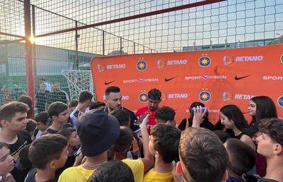 FCSB și-a prezentat noul echipament în fața a sute de oameni » MM Stoica, euforic: „Unii și-ar dori să aibă pe stadion audiența pe care noi o avem aici pe mall”. Cele mai tari imagini de la eveniment
