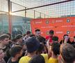 FCSB și-a prezentat noul echipament în fața a sute de oameni » MM Stoica, euforic: „Unii și-ar dori să aibă pe stadion audiența pe care noi o avem aici pe mall”. Cele mai tari imagini de la eveniment