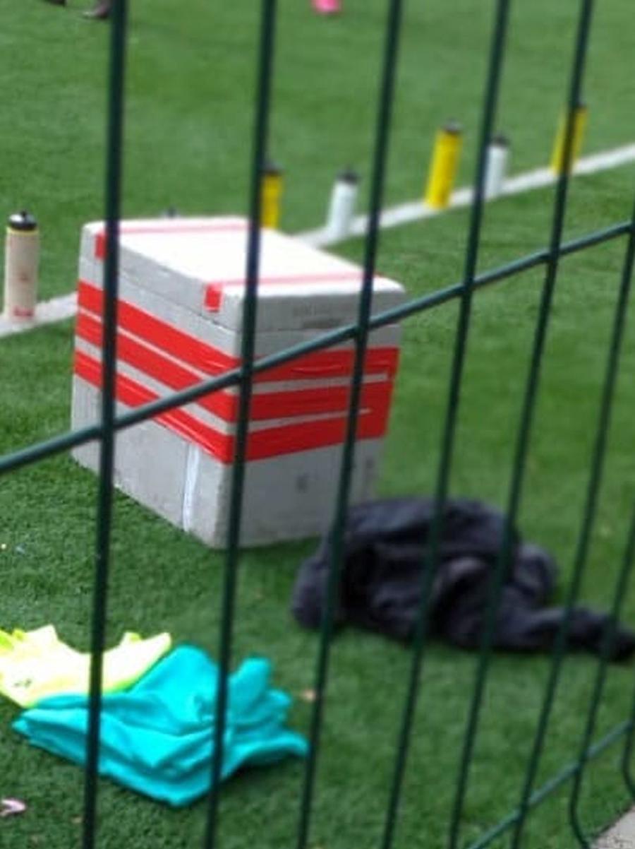 Dezvăluiri incredibile despre condițiile în care se antrenează juniorii lui Dinamo: „Beau apă de la o cișmea. Au o ladă frigorifică făcută din polistiren”