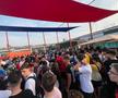 FCSB și-a prezentat noul echipament în fața a sute de oameni » MM Stoica, euforic: „Unii și-ar dori să aibă pe stadion audiența pe care noi o avem aici pe mall”. Cele mai tari imagini de la eveniment