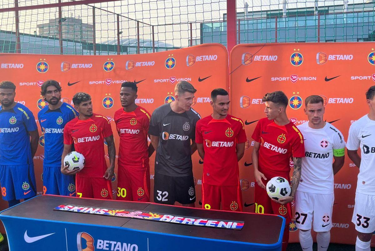 FCSB și-a prezentat noul echipament în fața a sute de oameni » MM Stoica, euforic: „Unii și-ar dori să aibă pe stadion audiența pe care noi o avem aici pe mall”. Cele mai tari imagini de la eveniment