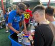 FCSB și-a prezentat noul echipament în fața a sute de oameni » MM Stoica, euforic: „Unii și-ar dori să aibă pe stadion audiența pe care noi o avem aici pe mall”. Cele mai tari imagini de la eveniment