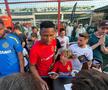 FCSB și-a prezentat noul echipament în fața a sute de oameni » MM Stoica, euforic: „Unii și-ar dori să aibă pe stadion audiența pe care noi o avem aici pe mall”. Cele mai tari imagini de la eveniment
