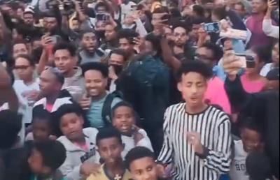Scene senzaționale în Eritreea » Mii de oameni au ieșit pe străzi pentru a sărbători rezultatele lui Biniam Girmay din Turul Franței