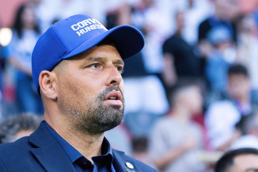 Florin Maxim, antrenorul de la Corvinul, foto: Imago Images Antrenorul a apărut la „oficială” și ar putea prelua echipa la scurt timp după finala Cupei României Betano!