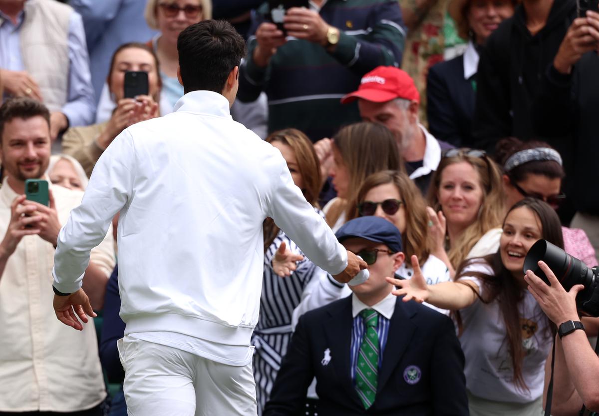 Carlos Alcaraz l-a învins pe Daniil Medvedev și va juca finala Wimbledon