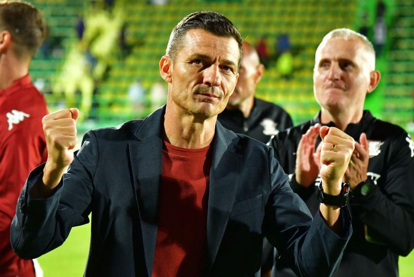 Constantin Gâlcă a celebrat victoria alături de suporteri / FOTO: Cristi Preda (GSP)
