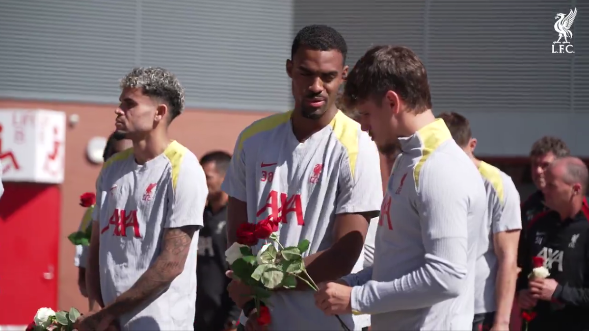 Jucătorii lui Liverpool i-au adus un omagiu lui Diogo Jota