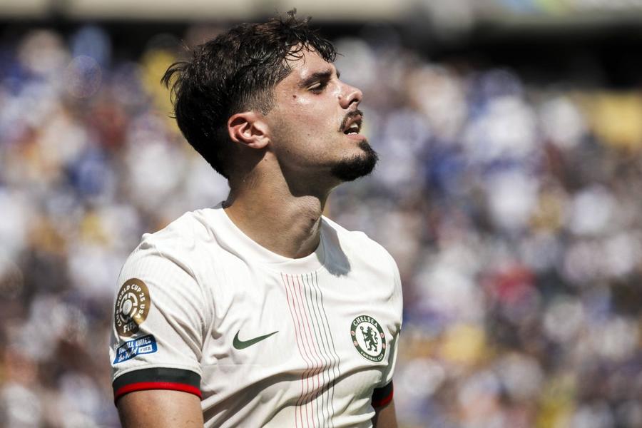 Motivul pentru care Pedro Neto a jucat în Palmeiras - Chelsea 1-2, a doua zi după dispariția lui Diogo Jota. FOTO: Imago Images Barcelona a pus ochii pe fotbalistul pe care Chelsea a plătit 60 de milioane de euro