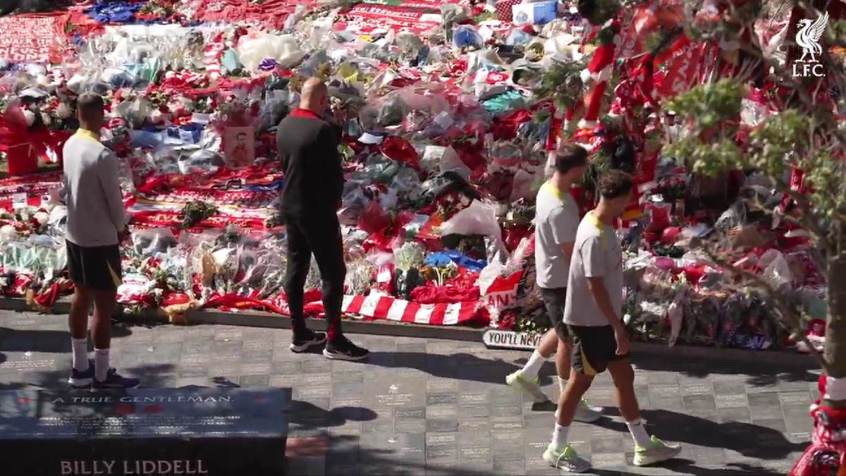 Jucătorii lui Liverpool i-au adus un omagiu lui Diogo Jota