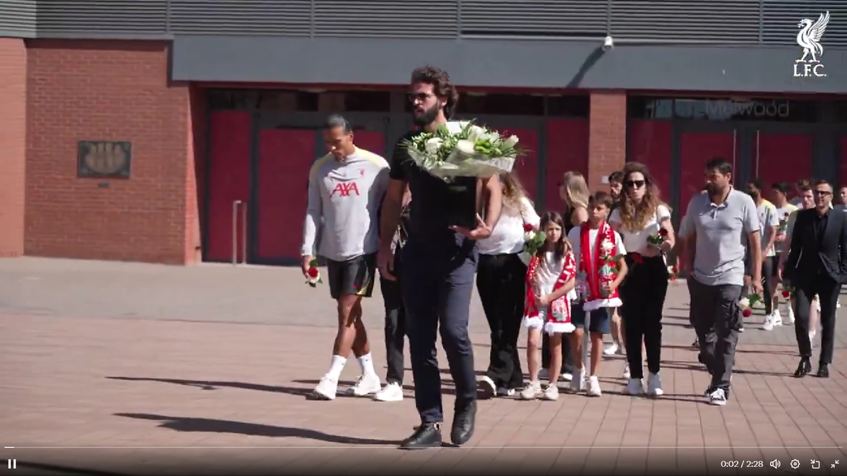 Jucătorii lui Liverpool i-au adus un omagiu lui Diogo Jota